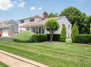 2703 Bayview Ave, Merrick, NY 11566