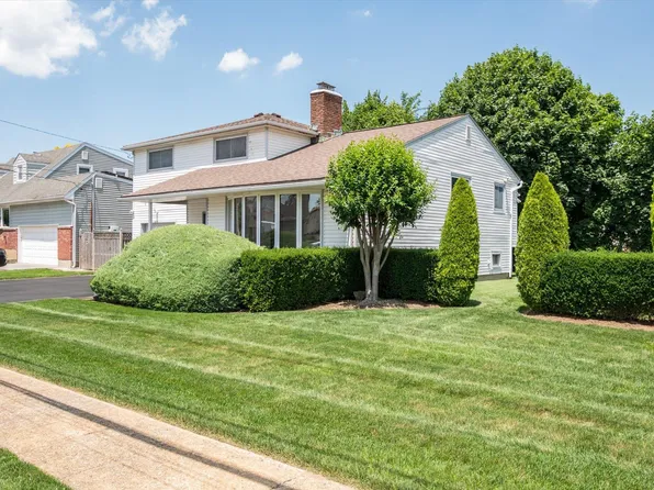 2703 Bayview Avenue, South Merrick, NY 11566