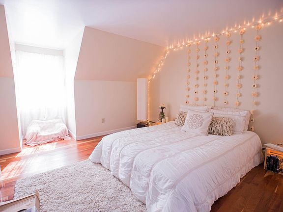 upstairs large bedroom #1