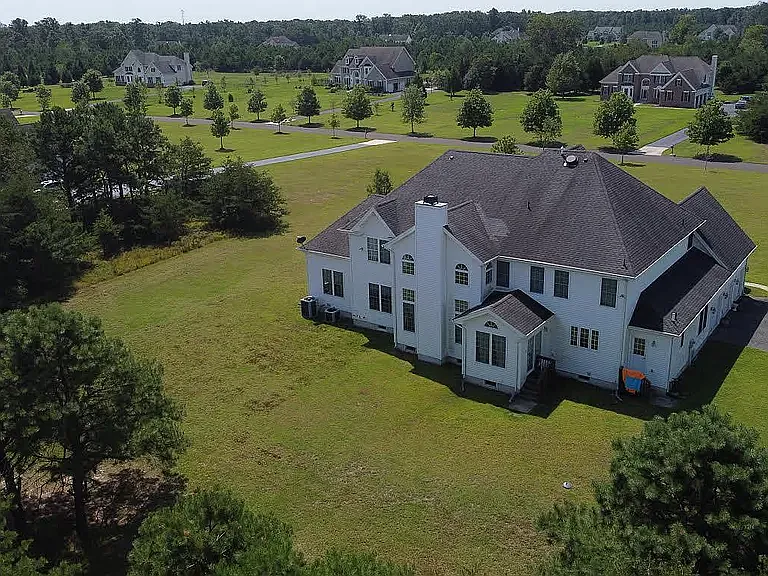 35 Oxford Cir — Photo 2