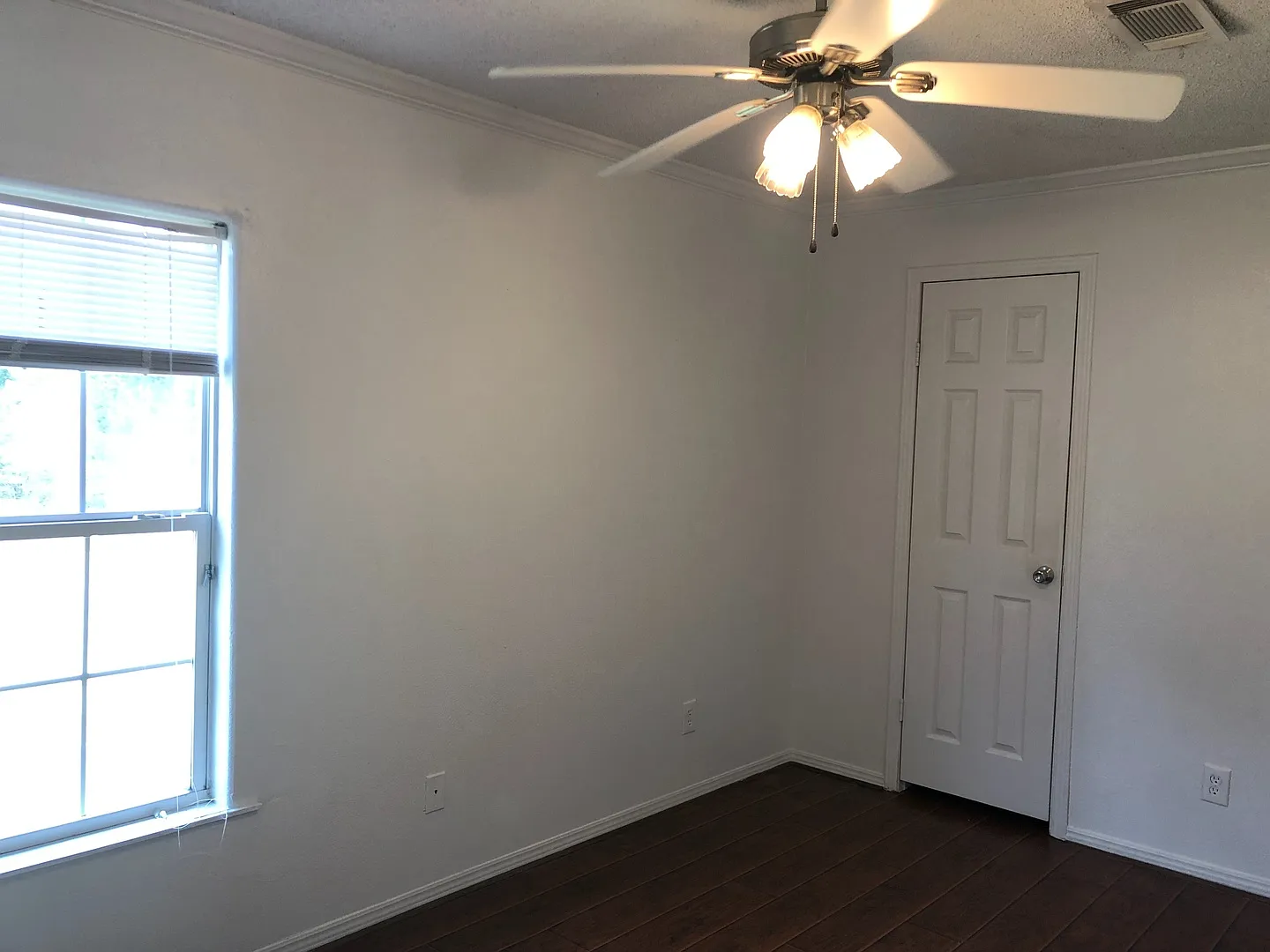 Room For Rent — Photo 4
