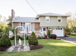 625 Oak St, Youngstown, NY 14174