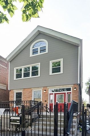 1st image of 2962 N Oakley Ave #1