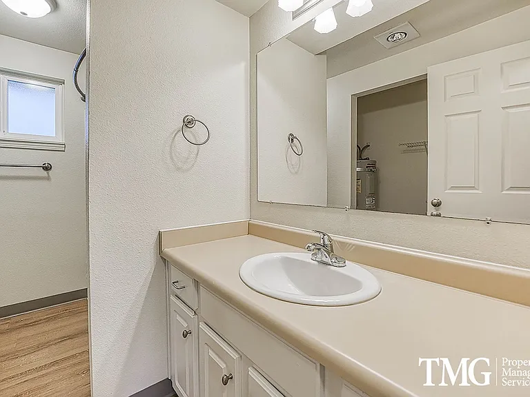 3903 E 18th St #13 — Photo 11