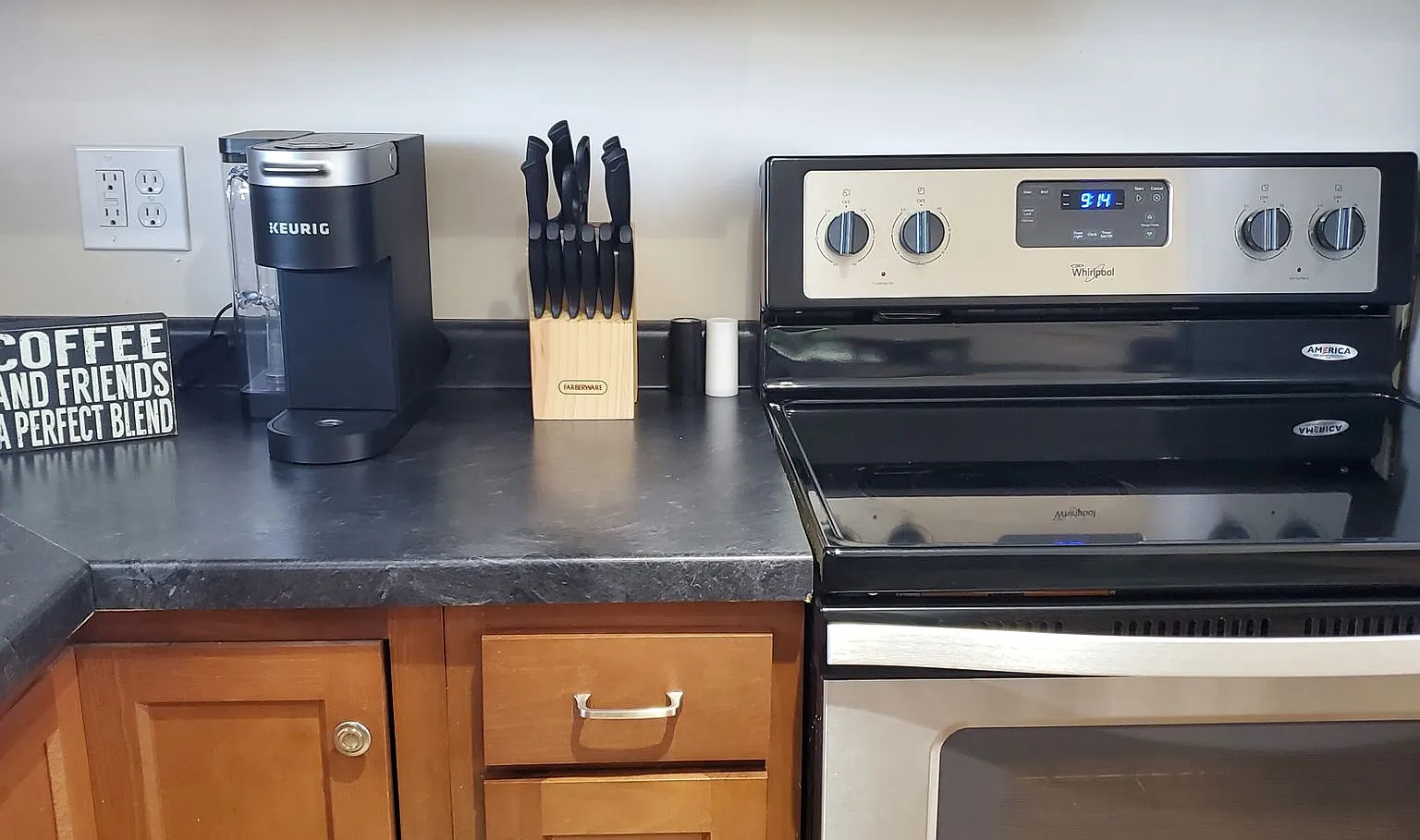 Pet Friendly Home Fenced in Yard Renovated — Photo 4