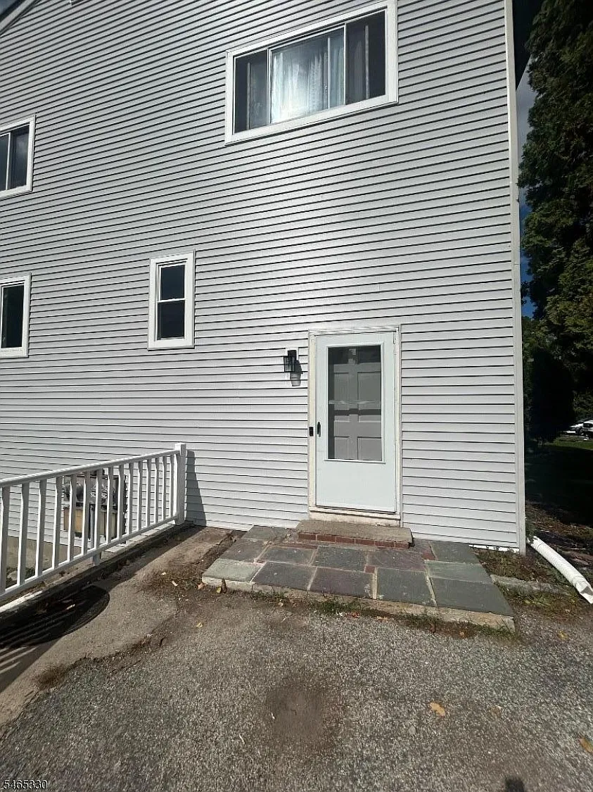 2 bed, 1.5 bath, $1,950 — Photo 3
