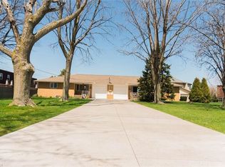 4044 Shore Dr, Lorain, OH 44053