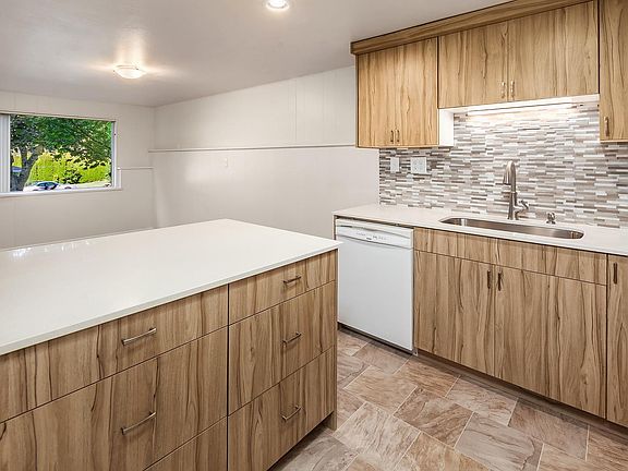 4th image of 7023 124th Ave NE