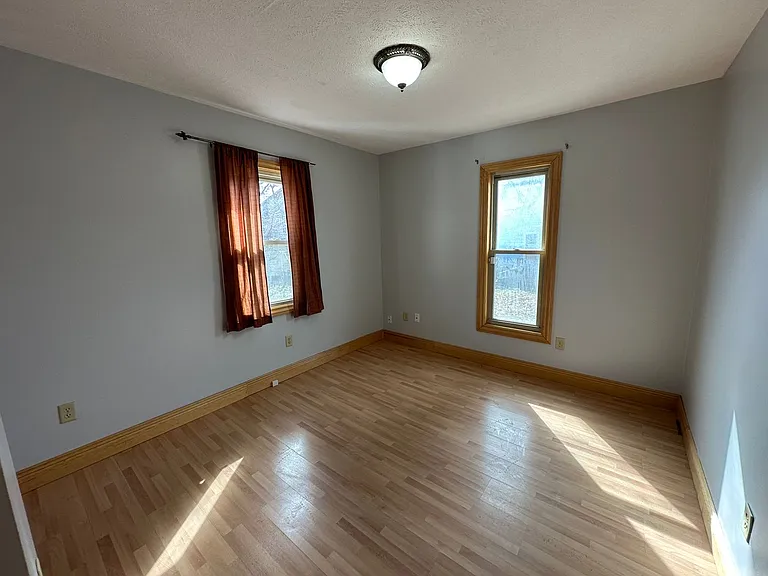910 Union Ave SE — Photo 8