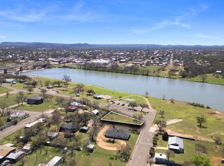 408 W Tarrant St, Llano, TX 78643