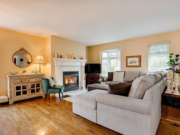 4th image of 1881 160th St