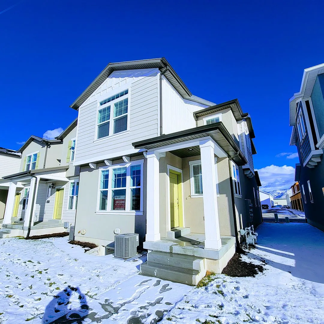 Incredible Ivory Townhome!! — Photo 1