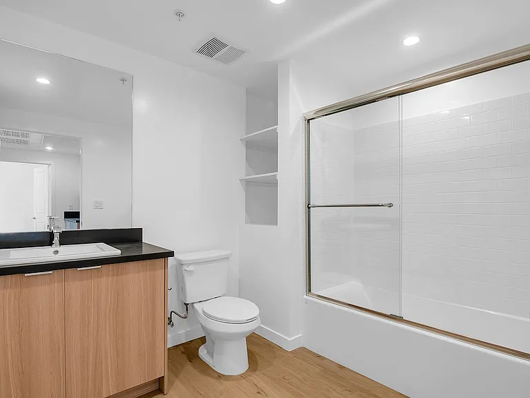 14333 Sylvan St — Photo 18
