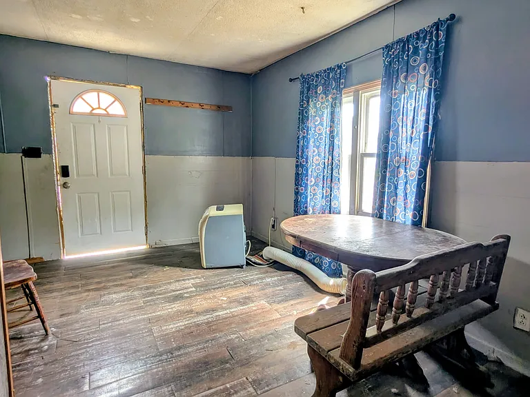 822 W Franklin St — Photo 6