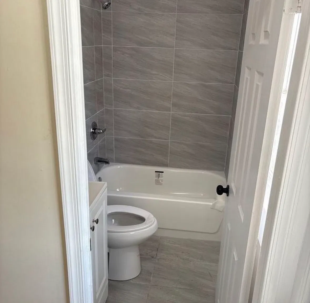 3 bed, 936 sqft, $2,100 — Photo 4