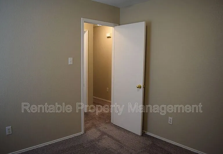 8028 Doreen Ave — Photo 13