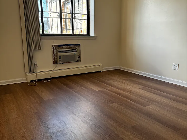 7326 Queens Midtown Expy #3 — Photo 9