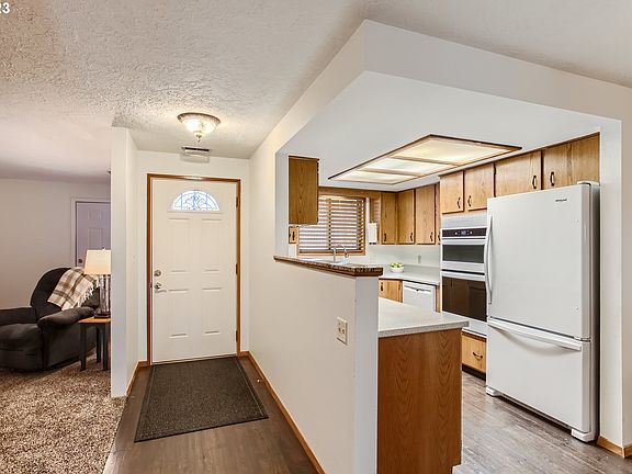5th image of 13802 NW 10th Ct APT B