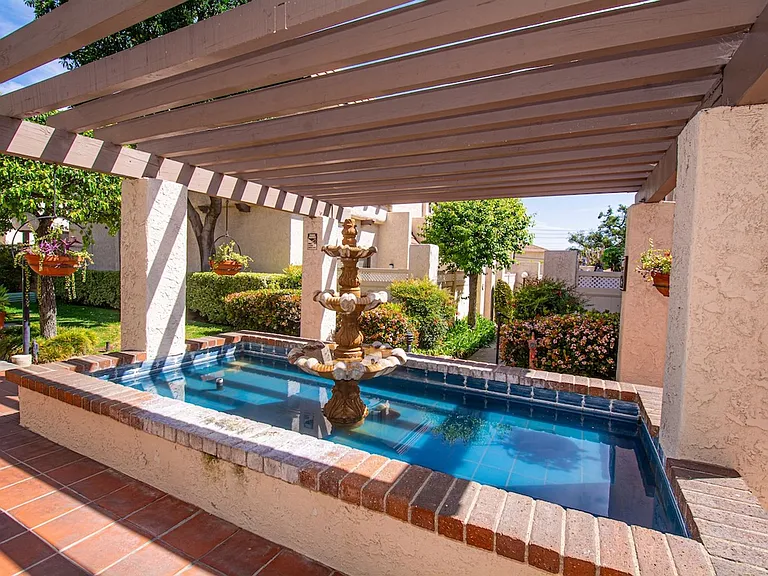 848 W Huntington Dr #28 — Photo 40