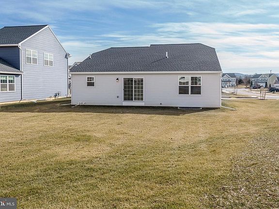 3rd image of 304 Amberleigh Ln