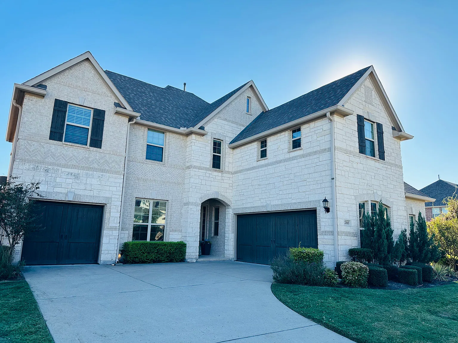5 bed, 3797 sqft, $4,700 — Photo 1