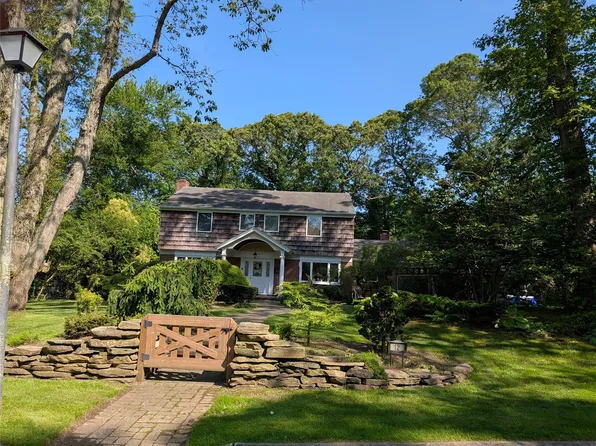 12 Rustic Gate Lane, Dix Hills, NY 11746