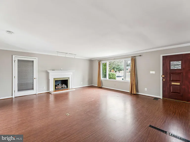 3503 Maple Ct — Photo 4