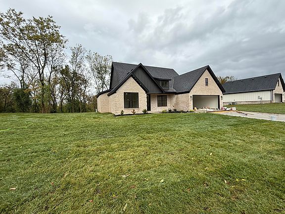 3rd image of 1036 Morris Dr
