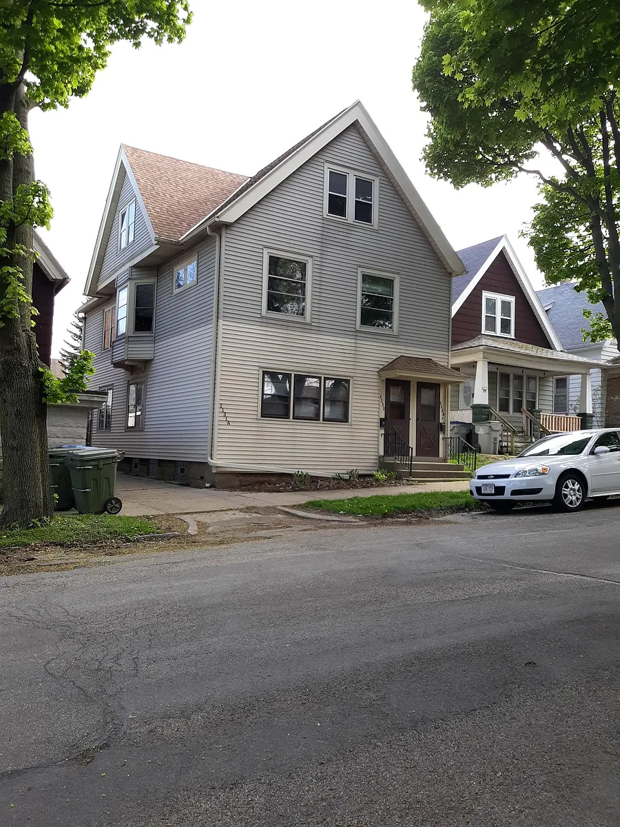 Building Photo - 1129 E Idaho St #2
