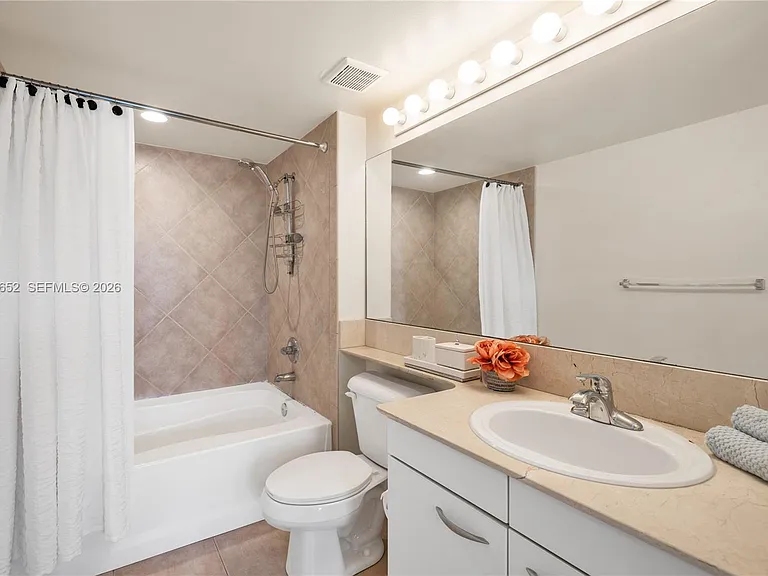 2080 S Ocean Dr #202 — Photo 16