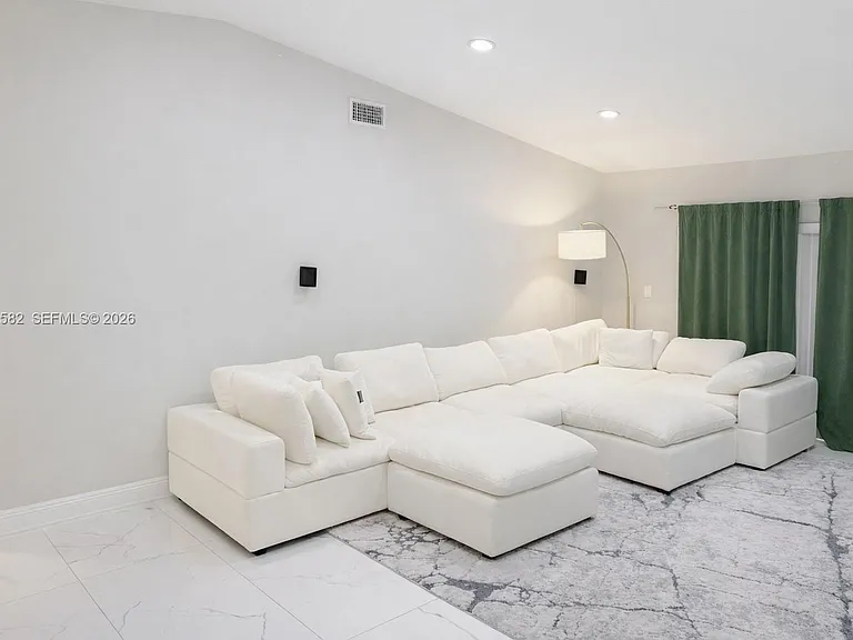 20888 Sugarloaf Ln — Photo 5