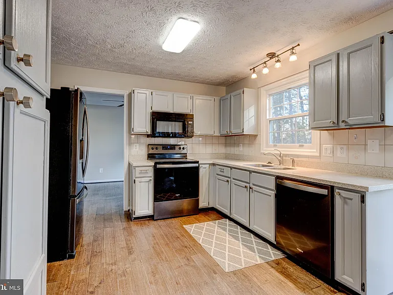 7925 Carriage Dr — Photo 11