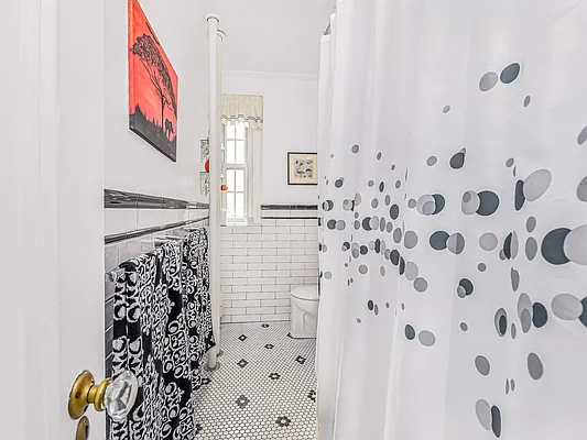 Sold by Re/Max In The City | media 9