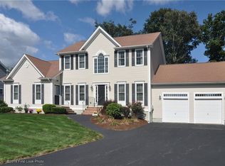 95 Twin Birch Dr, Cranston, RI 02921