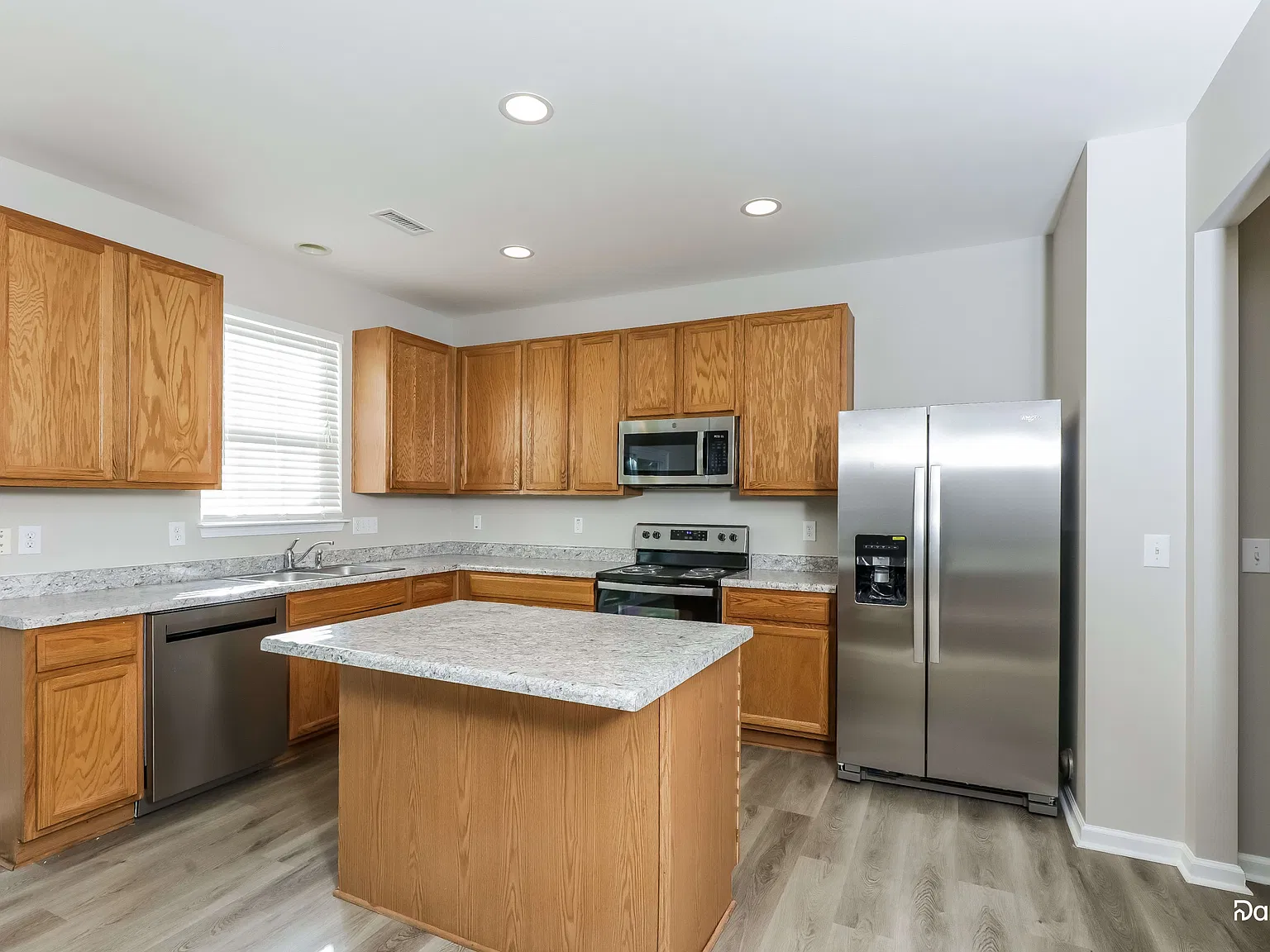 4 bed, 2.5 bath, 2734 sqft, $2,455 — Photo 2