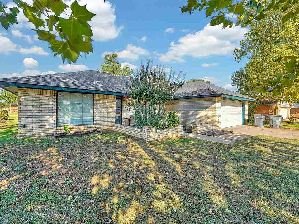 1st image of 4521 NE Highlander Cir