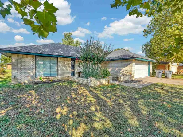 4521 NE Highlander Cir, Lawton, OK 73507