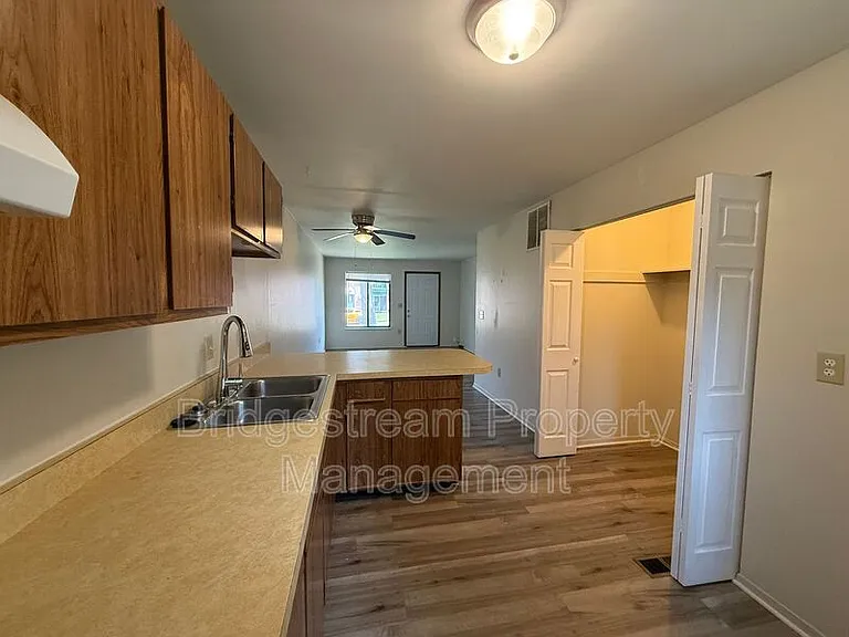 4525 Elliot Ave — Photo 5