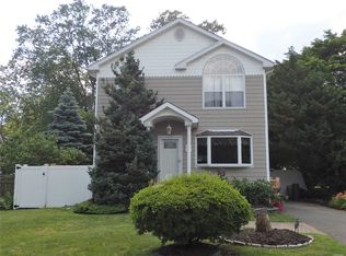 1598 Feureisen Ave, Bohemia, NY 11716