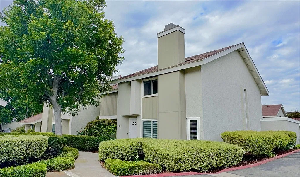 3 bed, 2.5 bath, 1688 sqft, $4,850 — Photo 2