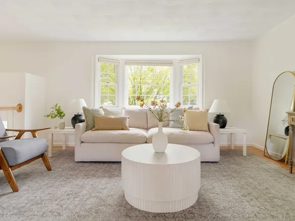 50 Hillside Rd, Tewksbury, MA 01876