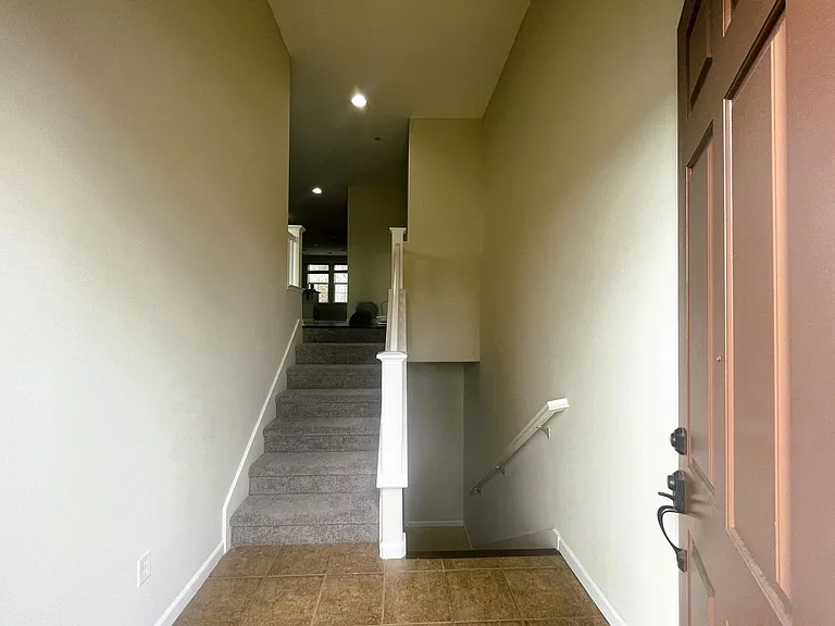 863 N King Rd — Photo 12