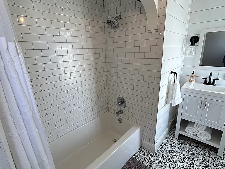 70 Ridgewood Rd — Photo 18