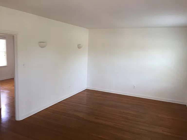 A historical landmark and beautiful 1br/1ba cottage in University Heights - walking distance from... — Photo 2