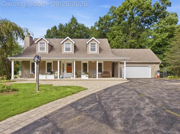6501 Manchester Dr, White Lake, MI 48383