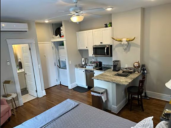 3rd image of 101 E Clay St #C