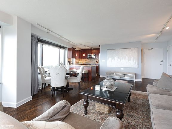 3rd image of 3100 N Lake Shore Dr APT 1608