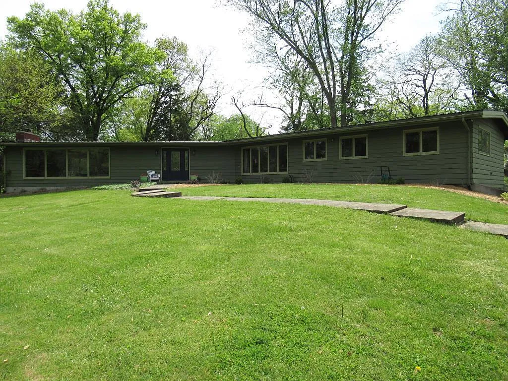 3186 Middle Rd photo 1