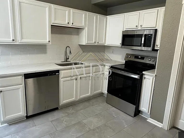 4051 Taft Ave — Photo 4