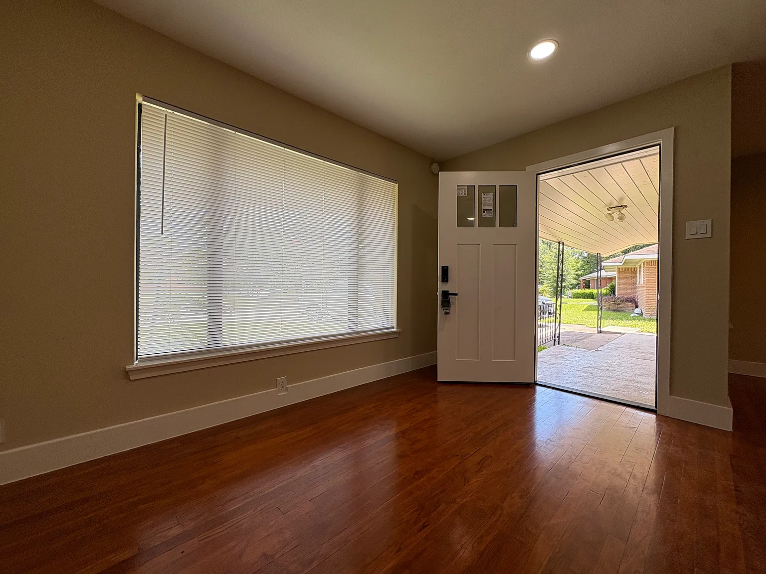 3 bed, 1.5 bath, 1506 sqft, $2,500 — Photo 3